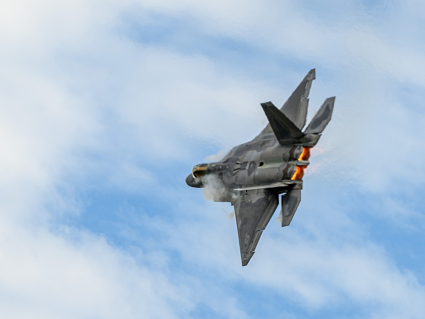 Colaborare om - mașină. Pilotul unui F-22 a controlat cu succes o dronă MQ-20 Avenger, în zbor, în timp ce se afla la manșa avionului