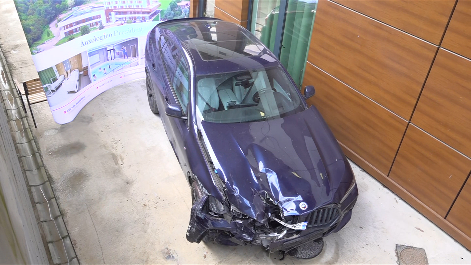 O fostă judecătoare a confundat pedalele, provocând un accident în Bihor. Un tânăr în scaun cu rotile a murit. Altul, operat de urgență