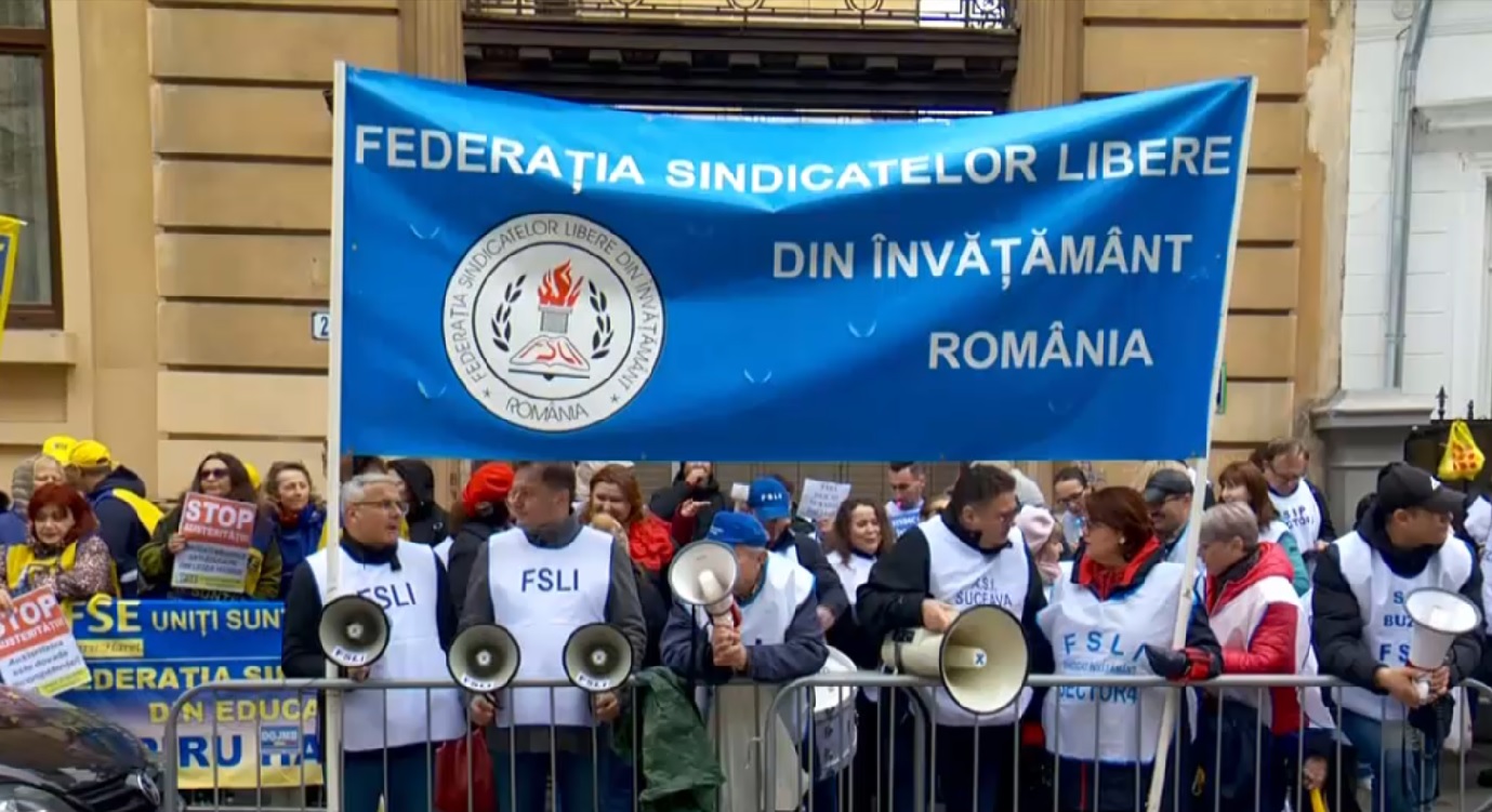 Proteste în fața Ministerului Educației. Profesorii se tem de noi tăieri salariale