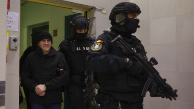 h potra scos sub escorta grea de pe aeroportul otopeni