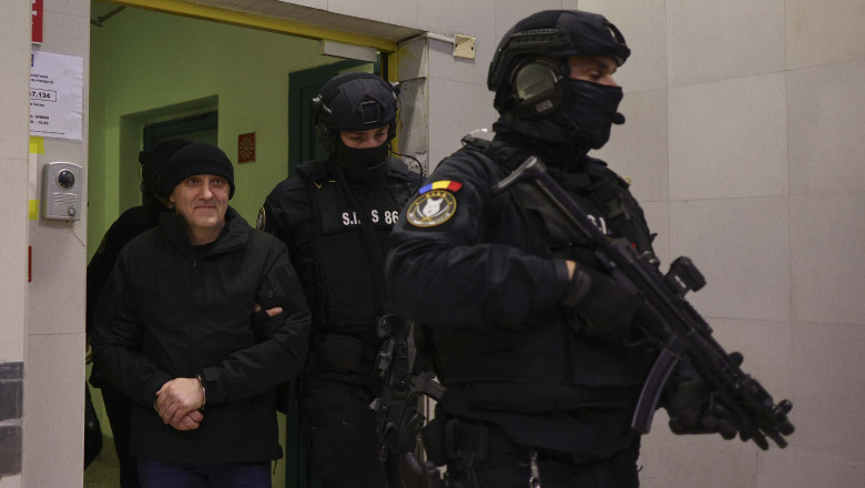 h potra scos sub escorta grea de pe aeroportul otopeni