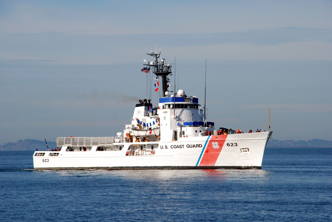 „Administrația Trump normalizează ura”. Garda de coastă a SUA nu mai consideră svastica un simbol al urii (The Washington Post)