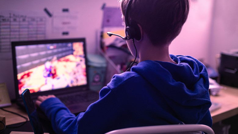 copil laptop gaming jocuri video joc online