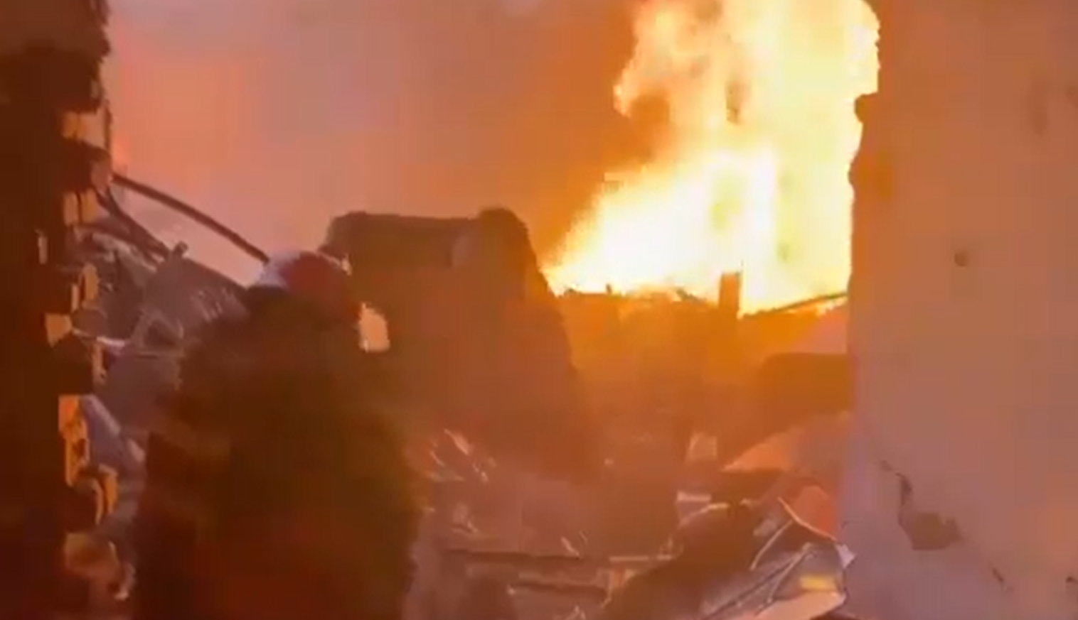 15 oameni au murit după ce o fabrică chimică a sărit în aer în Pakistan. Printre morți sunt și patru copii