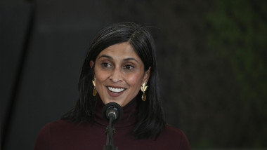 usha vance zambind la microfon