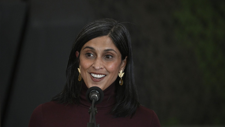 usha vance zambind la microfon