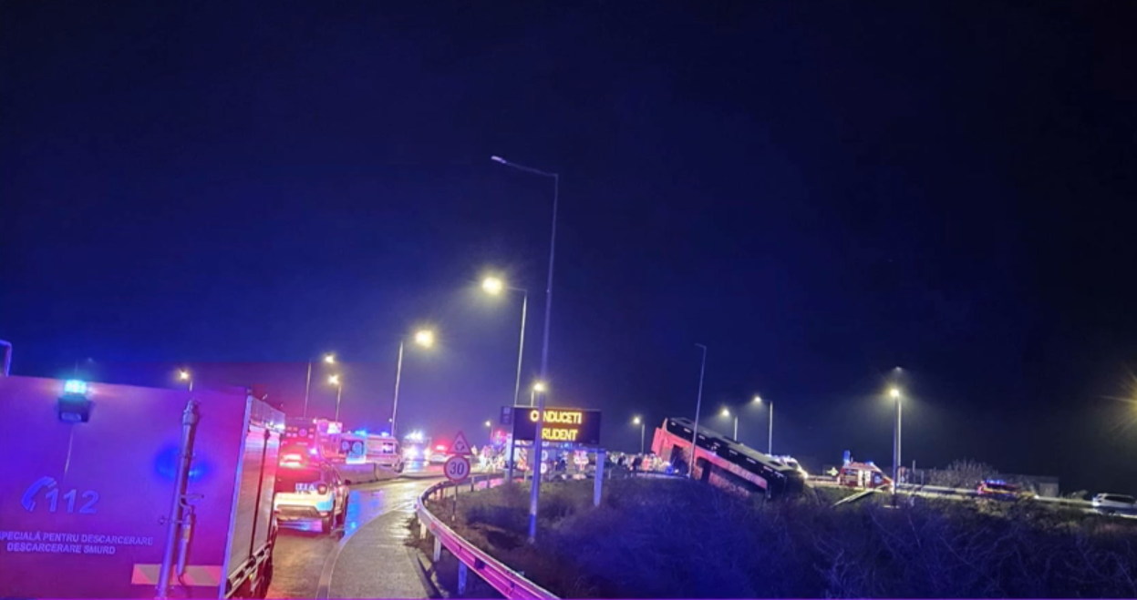 Un autocar în care se aflau 24 de ucraineni a ajuns în șanț, în Brăila. A fost activat Planul Roşu de Intervenţie