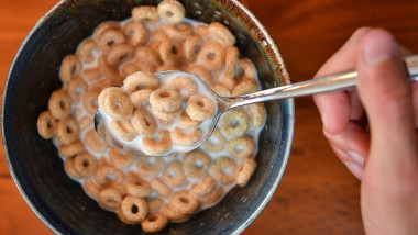 lapte cu cereale in bol