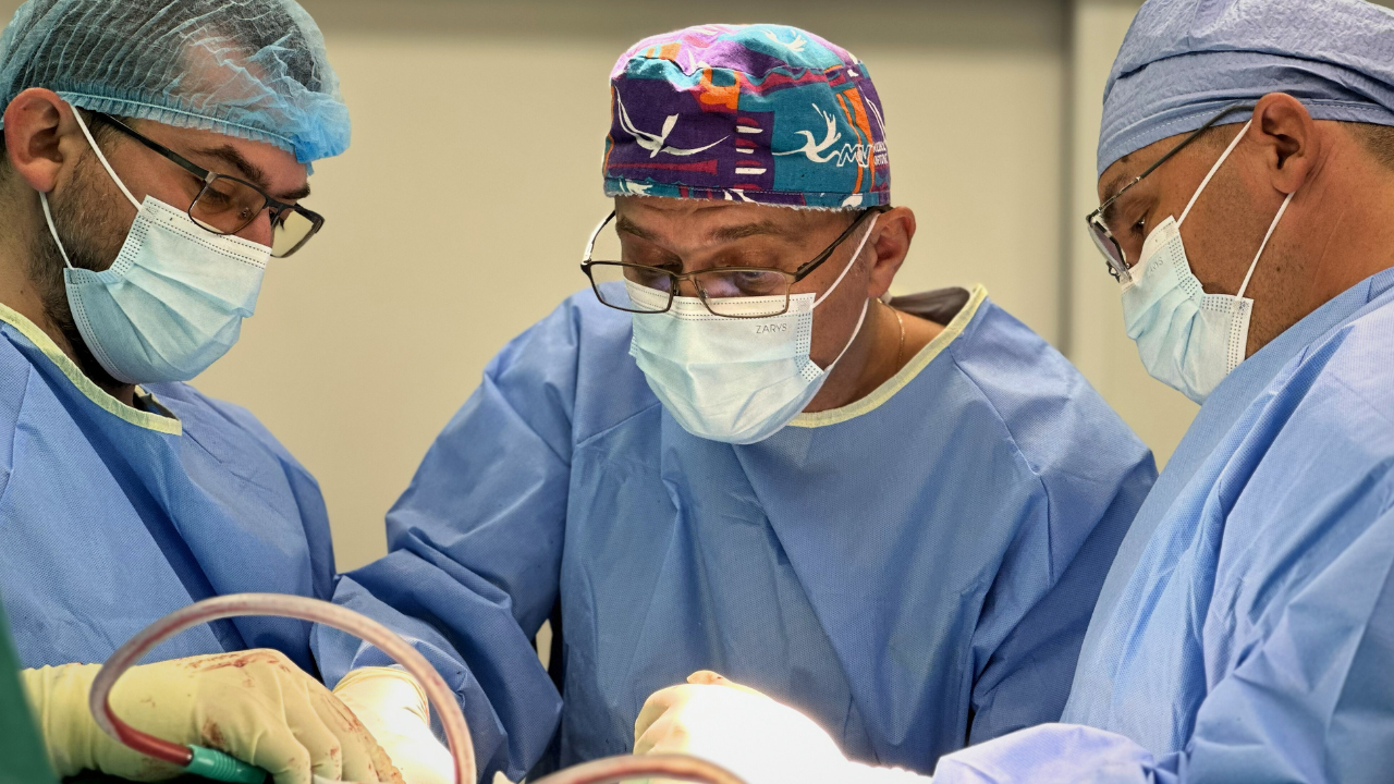 Când fiecare mișcare doare, viața se oprește. Povestea omului care a ridicat din nou brațul fără durere cu ajutorul ortopediei moderne