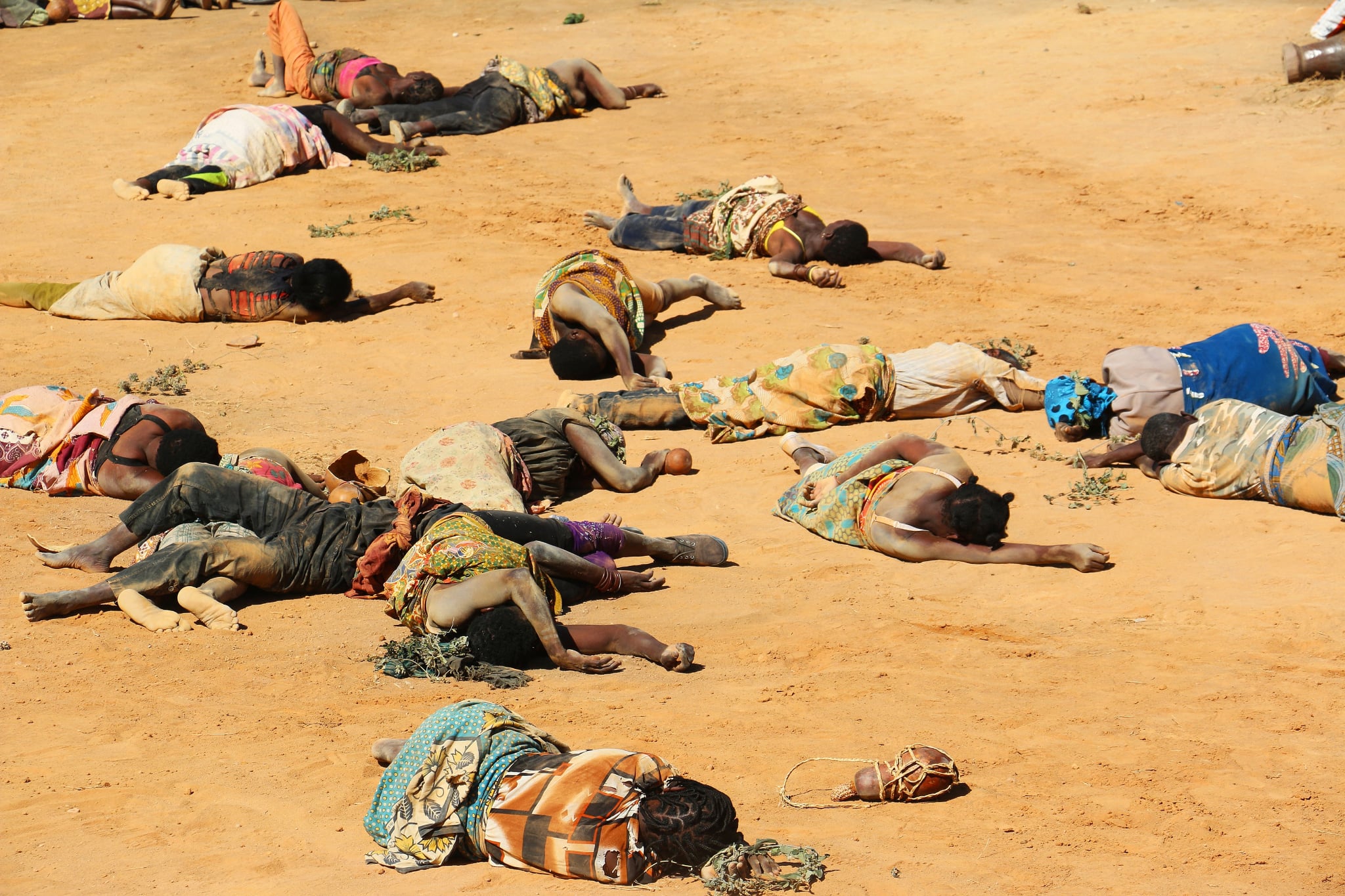 O companie franceză este acuzată că a plătit soldații care au organizat un masacru într-o țară din Africa. „330 au fost decapitați”