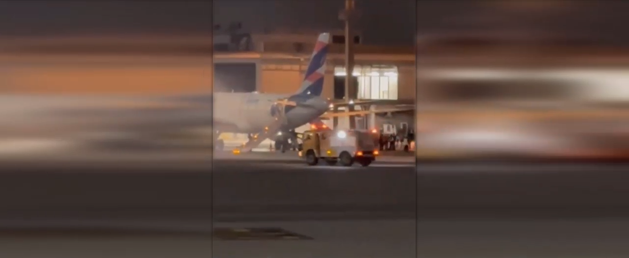 Avion de pasageri, în flăcări, înainte de decolare pe un aeroport din Brazilia