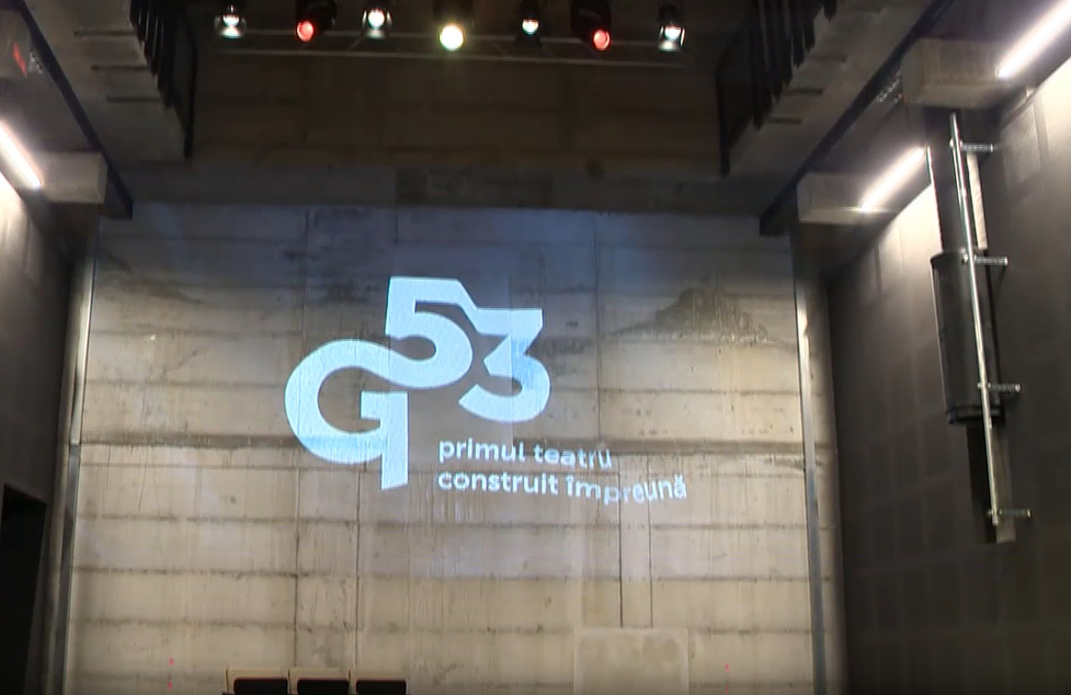 Cu sala plină și ochi în lacrimi, teatrul Grivița 53 s-a deschis pentru spectacole și expoziții de artă