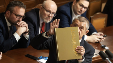 Praha 27.11.2025 Mimořádná schůze, o jejímž svolání požádali poslanci KDU-ČSL, ODS, STAN, TOP 09 a Pirátů, má začít v 18 hodin. Strany nové koalice ANO, SPD a Motoristů sobě však neplánují podpořit její program.Andrej Babiš.