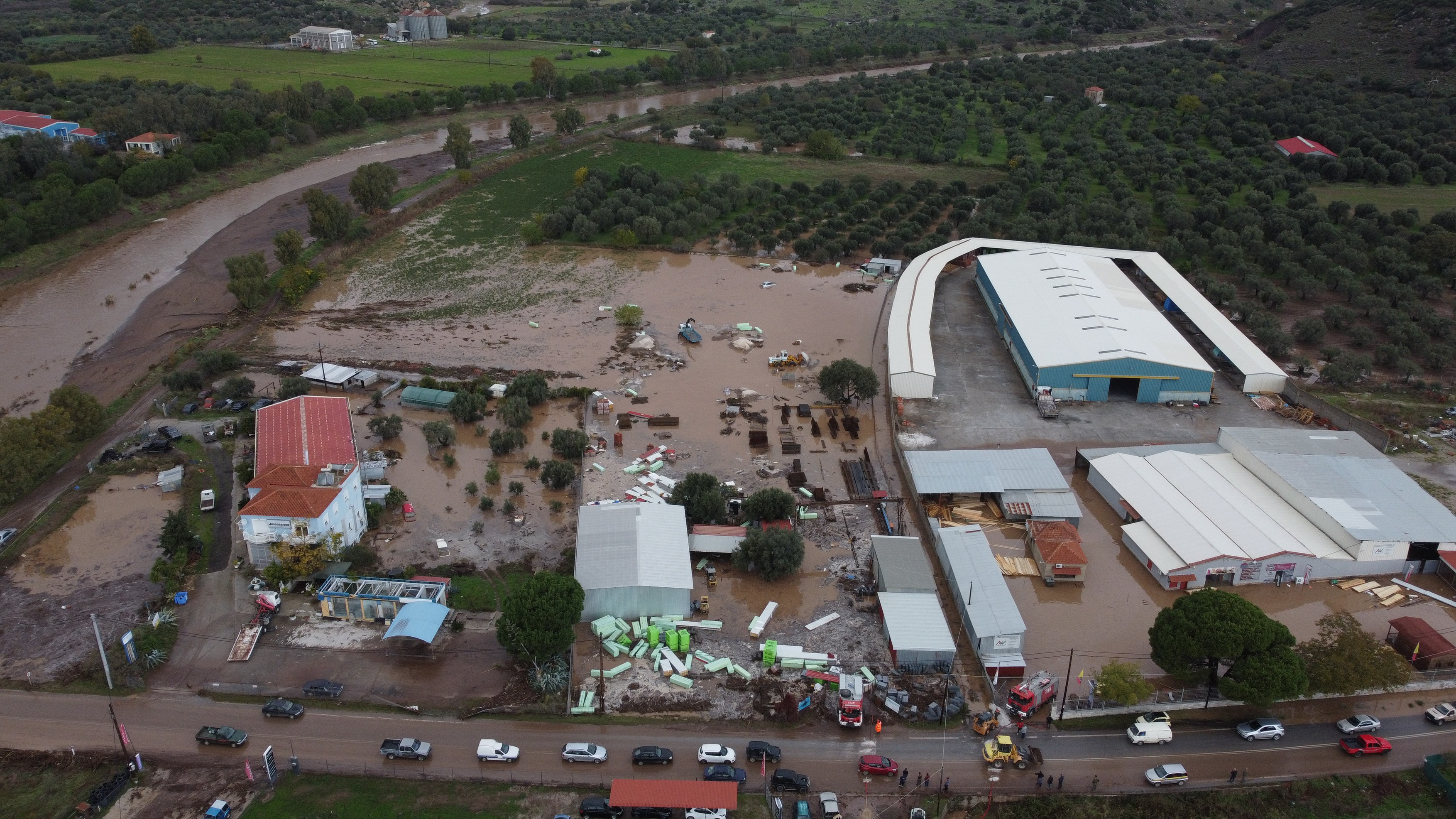 Ciclonul Byron, care afectează și România, a lovit Grecia. Inundații de amploare, grindină și vânt puternic