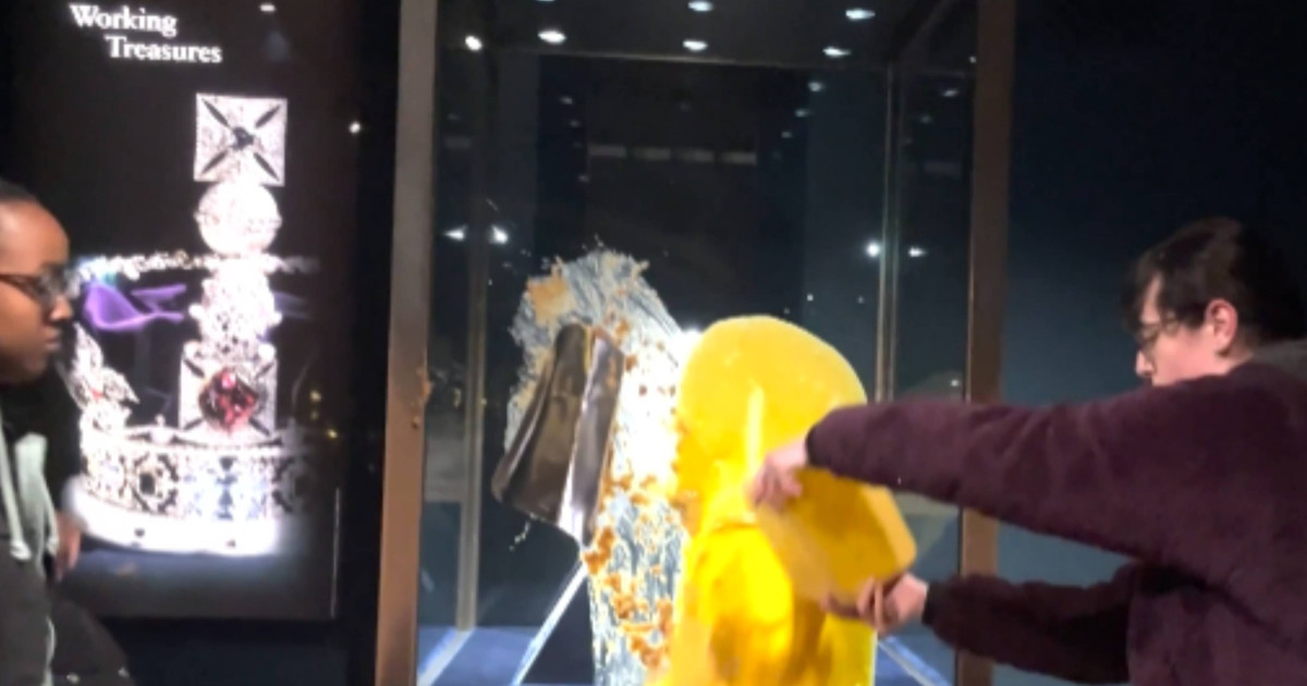 Patru arestați după vandalizarea Coroanei Imperiale
