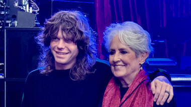 Joan Baez și Jesse Welles pe scena