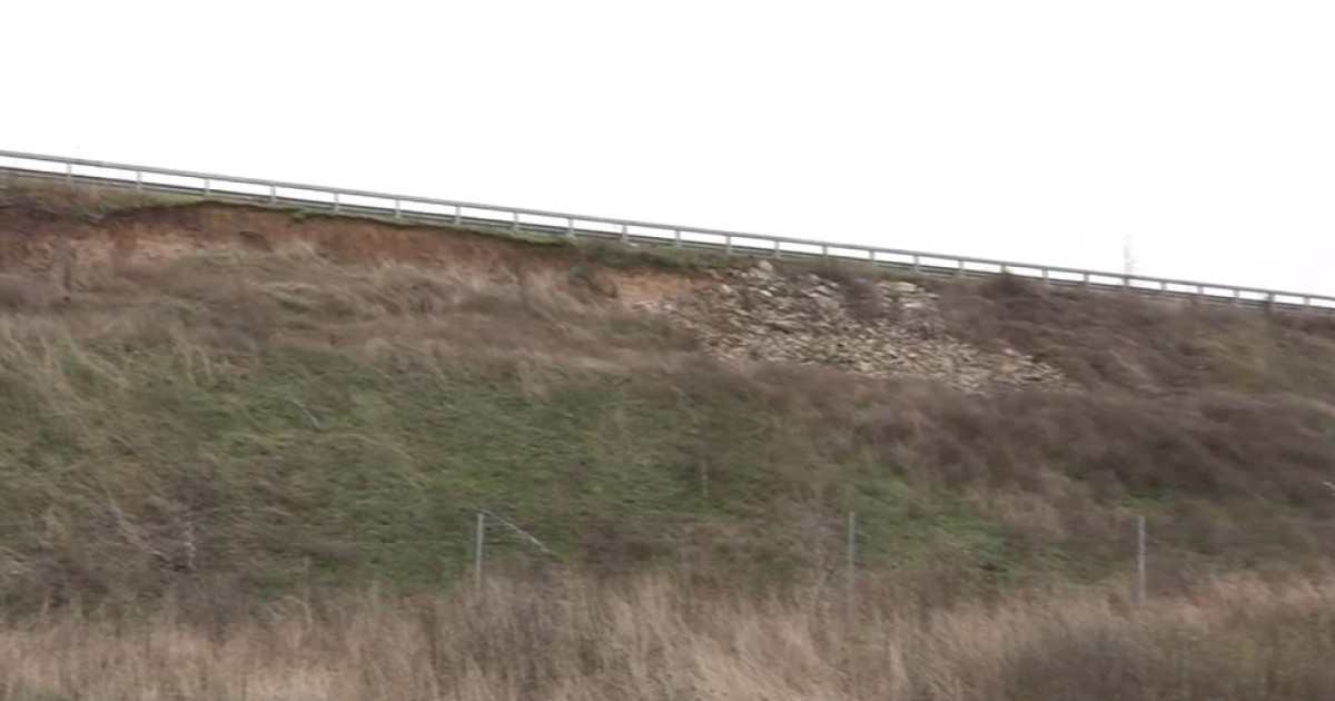Alunecări de teren pe Drumul Expres Craiova-Pitești
