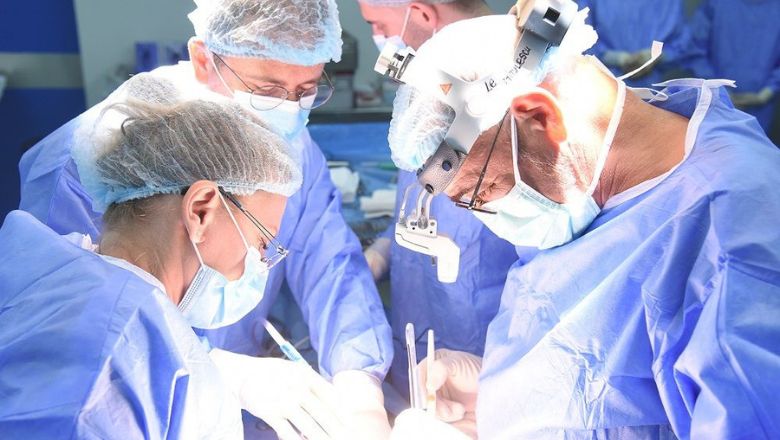 Avea dureri puternice, dar a amânat vizita la medic. Ce boală gravă avea o femeie și cum a fost tratată