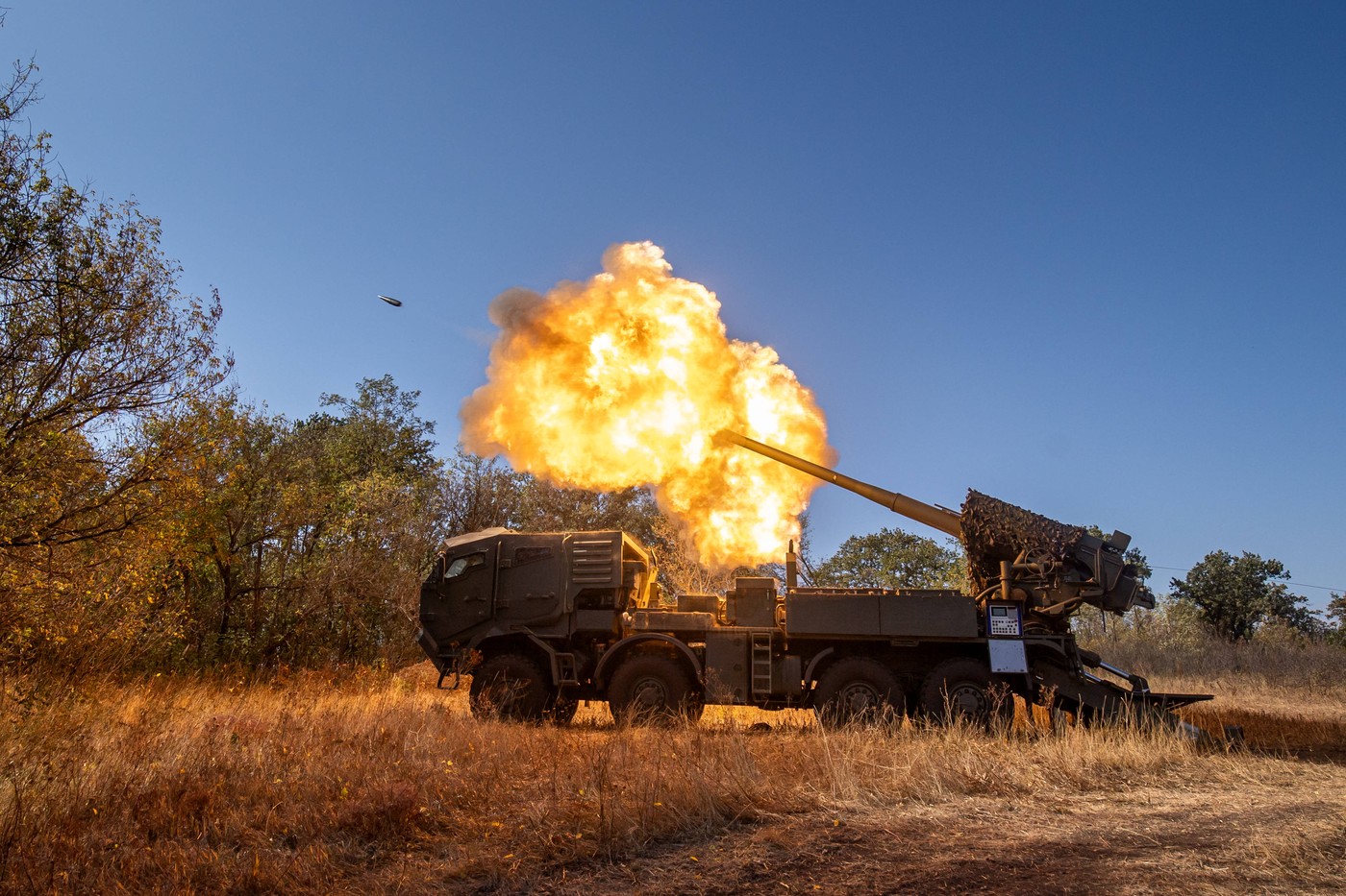 Croaţia a comandat 18 tunuri Caesar şi îşi va moderniza avioanele Rafale cu ajutorul Franţei