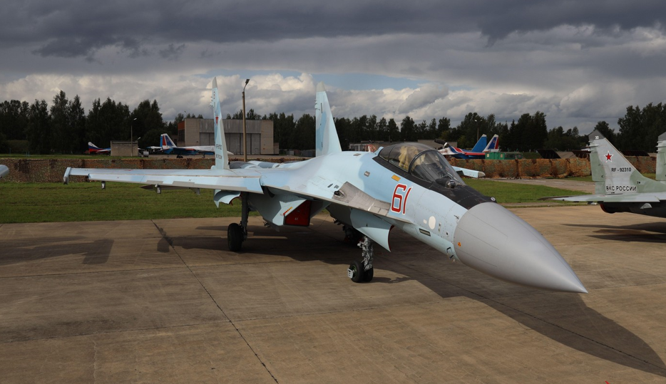 Doi piloți ruși au murit după ce au fost ejectați dintr-un avion aflat la sol, în hangar