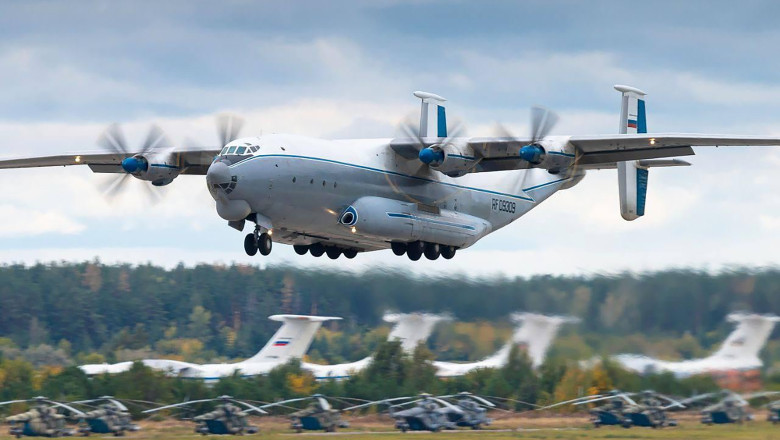 Avion de transport militar An-22.