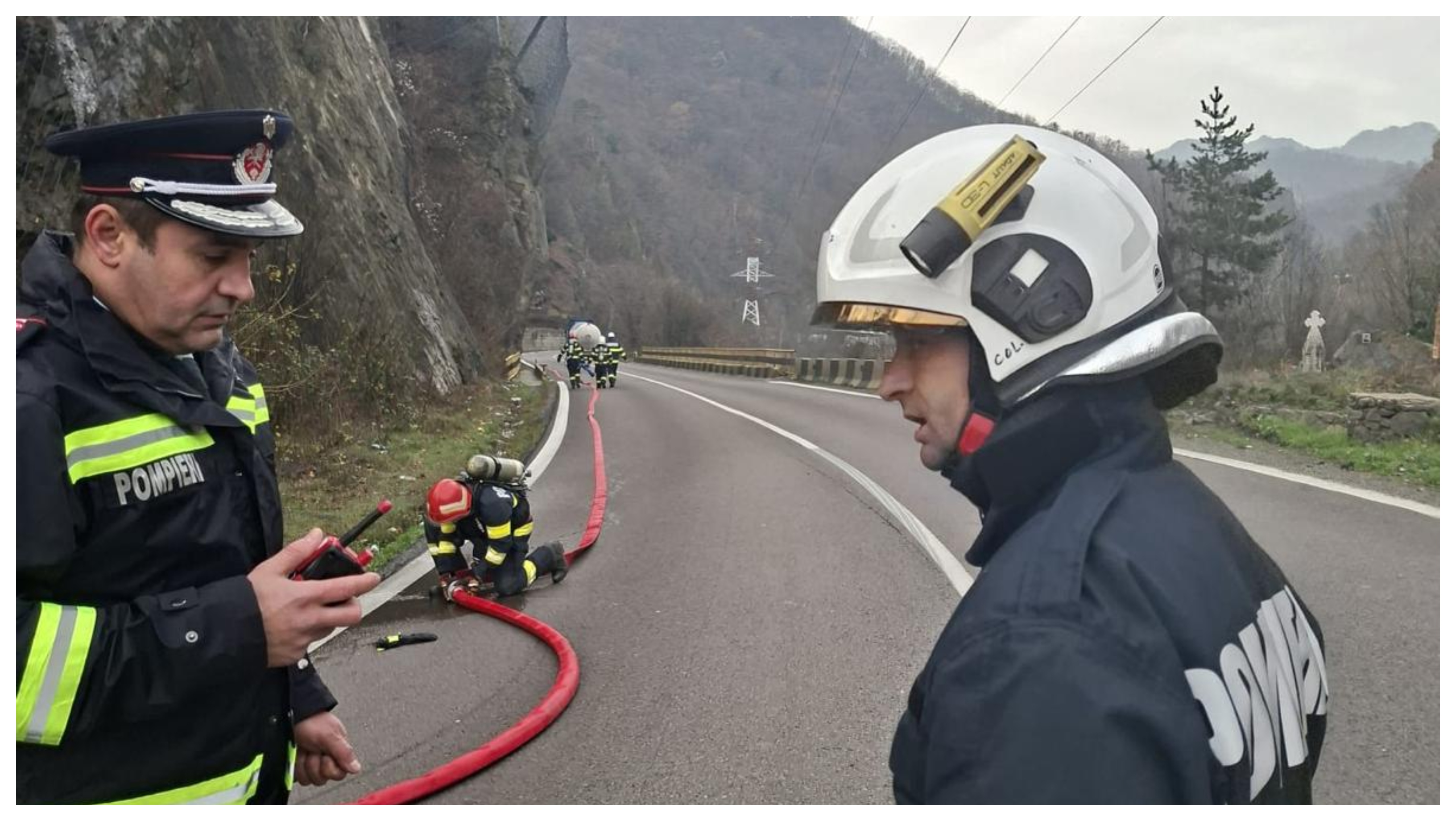 Circulația pe Valea Oltului rămâne închisă până miercuri dimineață, din cauza cisternei cu scurgeri de gaz de la Călimănești