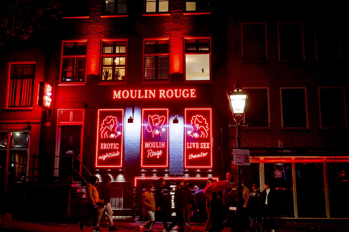 Extrema dreaptă franceză vrea să redeschidă bordelurile. Amenda uriașă pe care clientul unei prostituate o poate lua în prezent