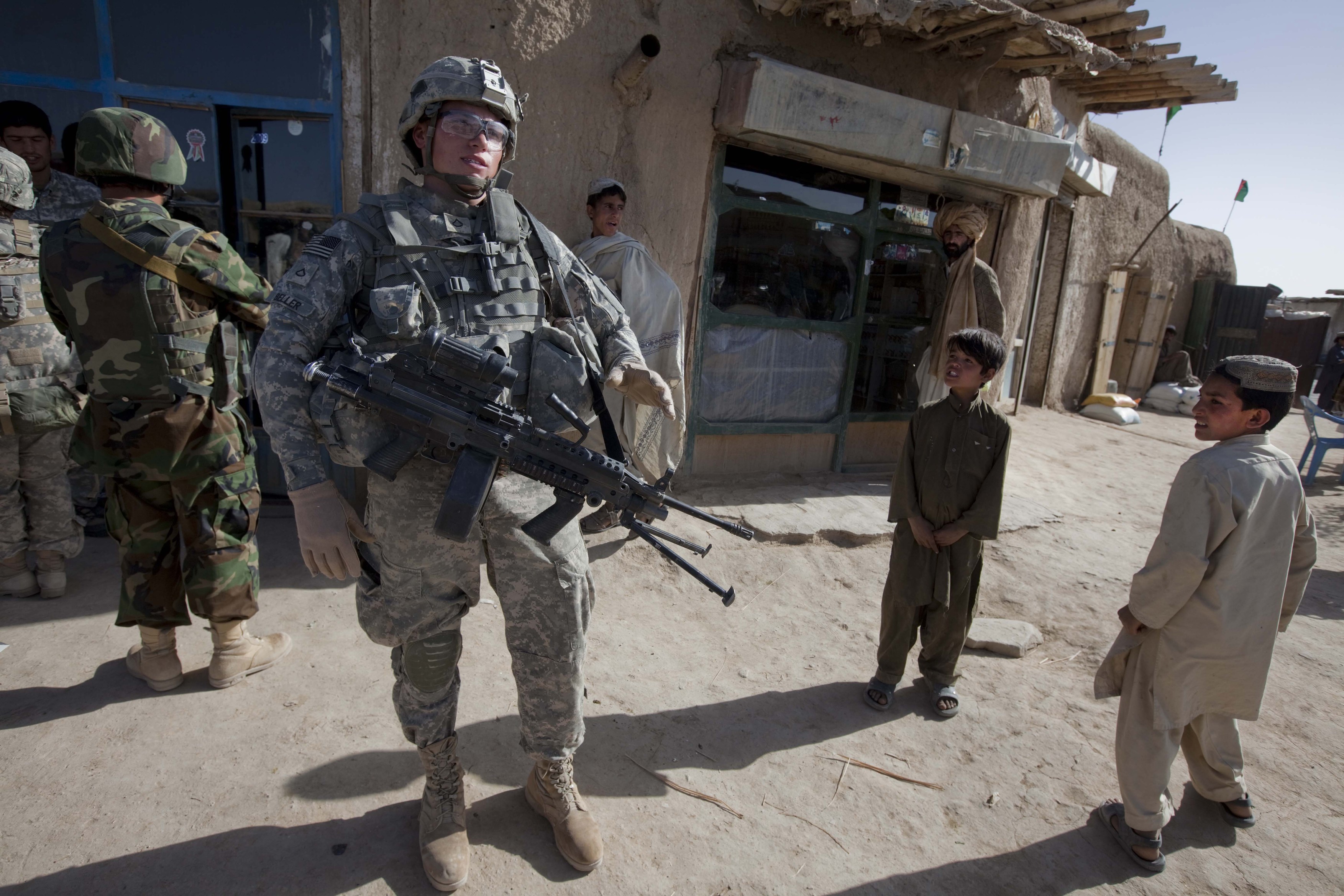 Forţe speciale britanice au aplicat în Afganistan o „politică deliberată” de „ucidere a băieţilor care ar fi putut lupta” (Sky News)