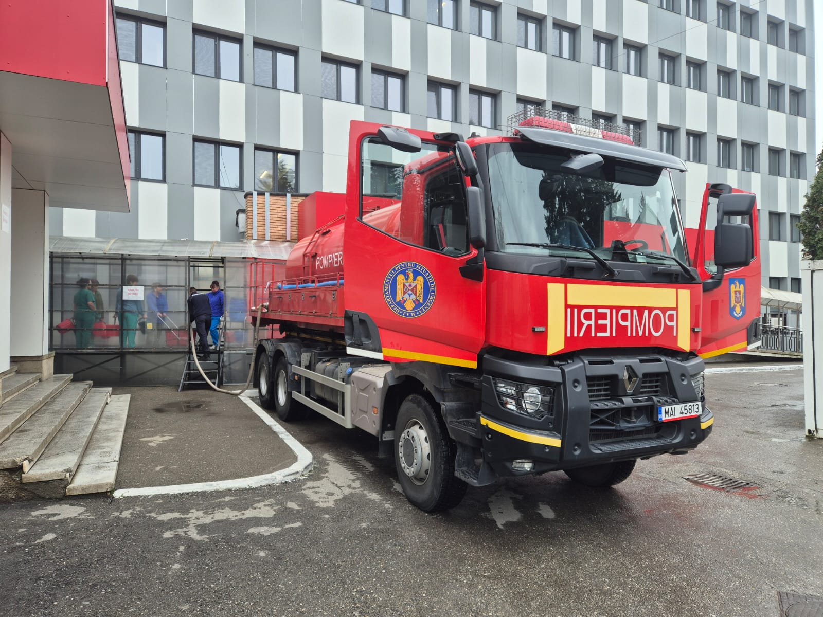 Peste 230.000 de litri de apă distribuiți duminică în Prahova și Dâmbovița. IGSU: Nu consumați apa de la robinet