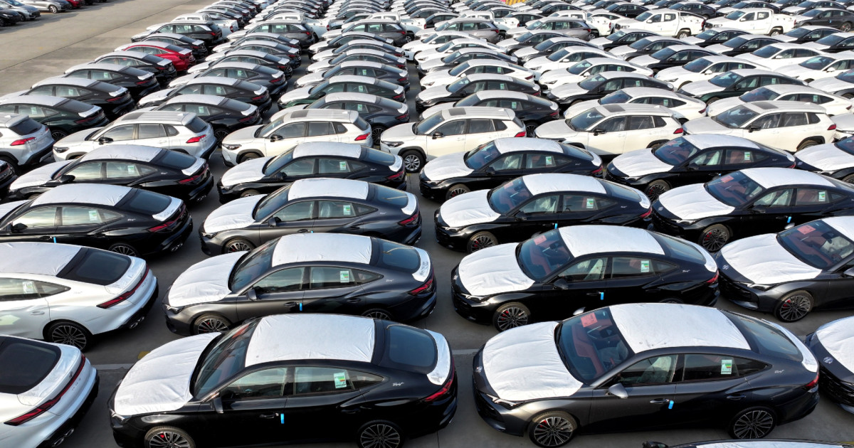 China umple lumea cu mașini pe benzină pe care nu le poate vinde acasă. Exporturi uriașe ajung în Europa de Est și Africa (Reuters)