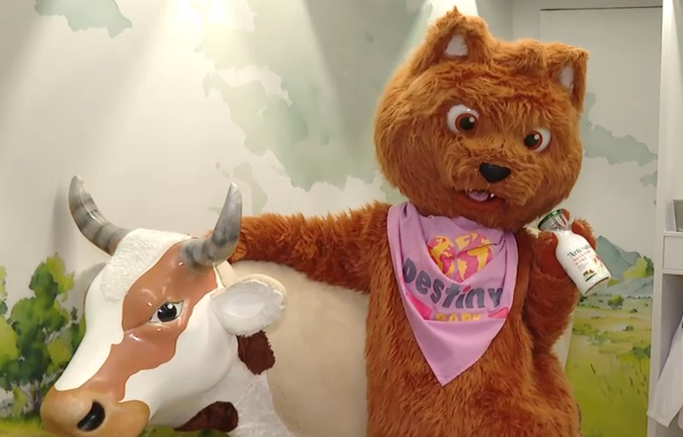 Fabrica de lapte, modul în care copiii învață că laptele nu crește direct în raftul de la magazin