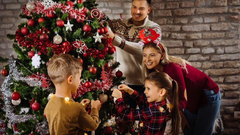Când se împodobește bradul de Crăciun. Care este semnificația ornamentelor festive