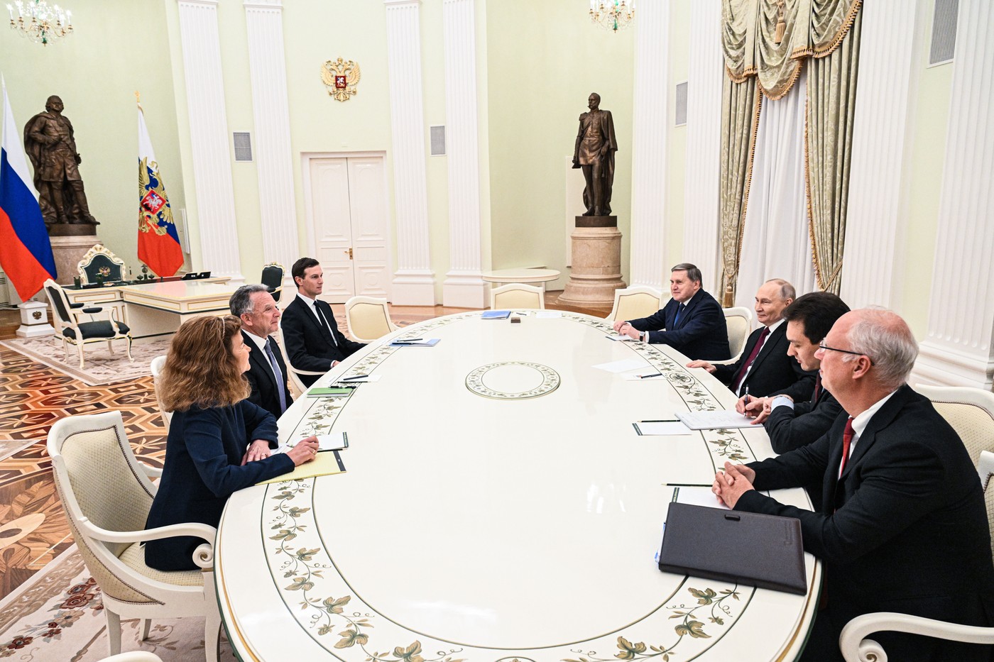 Steve Witkoff și ginerele lui Trump se întâlnesc cu Vladimir Putin la Moscova. Dar Kremlinul a trecut la amenințări înaintea discuției