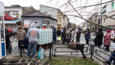 coada la apa in campina unde e criza