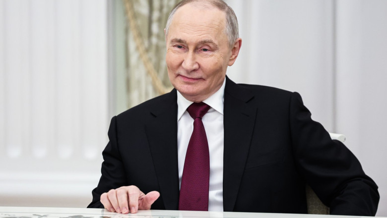 Putin organizează „Linia directă” cu rușii. Peste 2.100.000 de întrebări și sute de jurnaliști prezenți