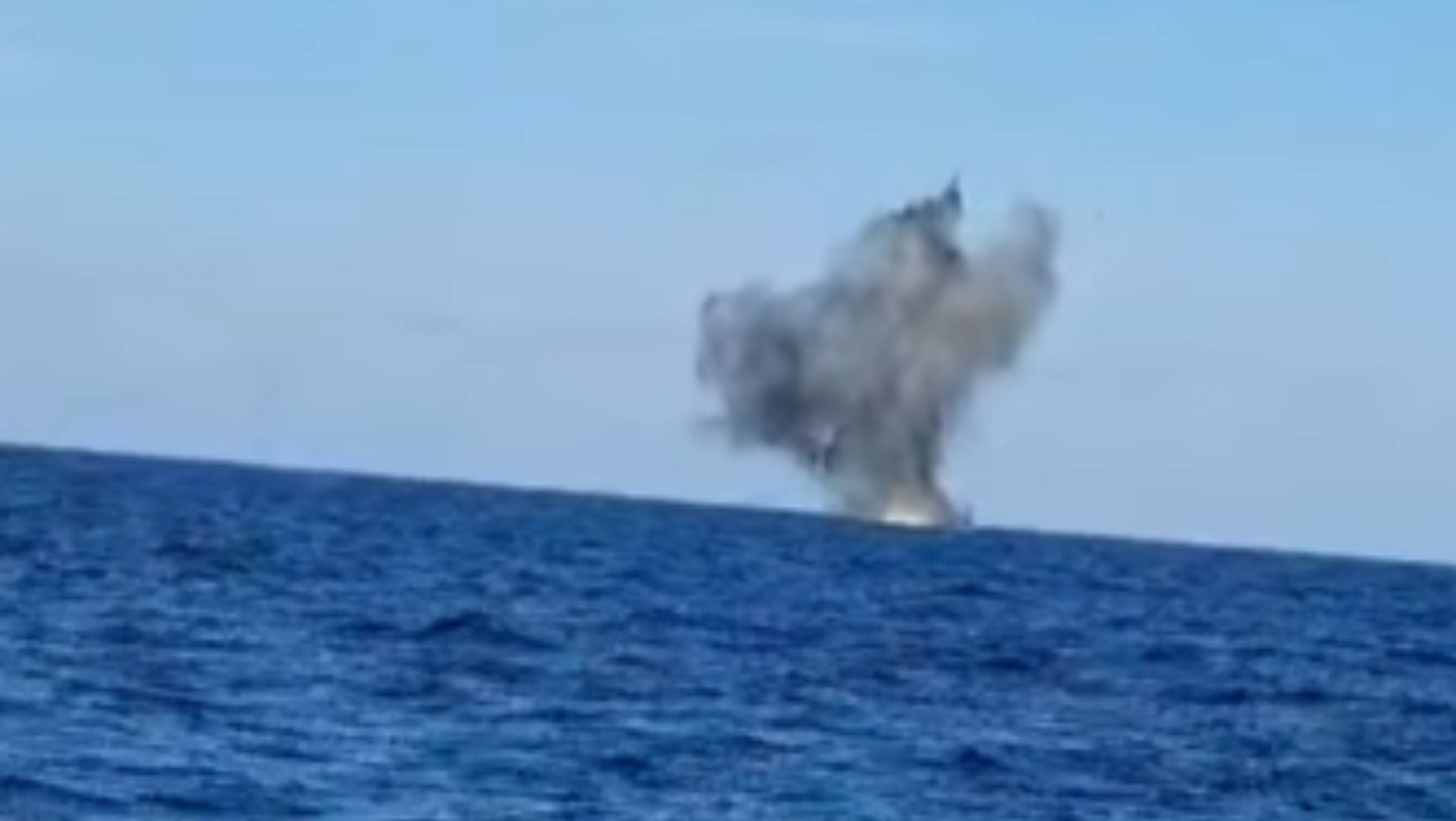 O dronă maritimă a fost neutralizată de scafandrii militari în Marea Neagră. MApN: „A fost distrusă prin detonare controlată”