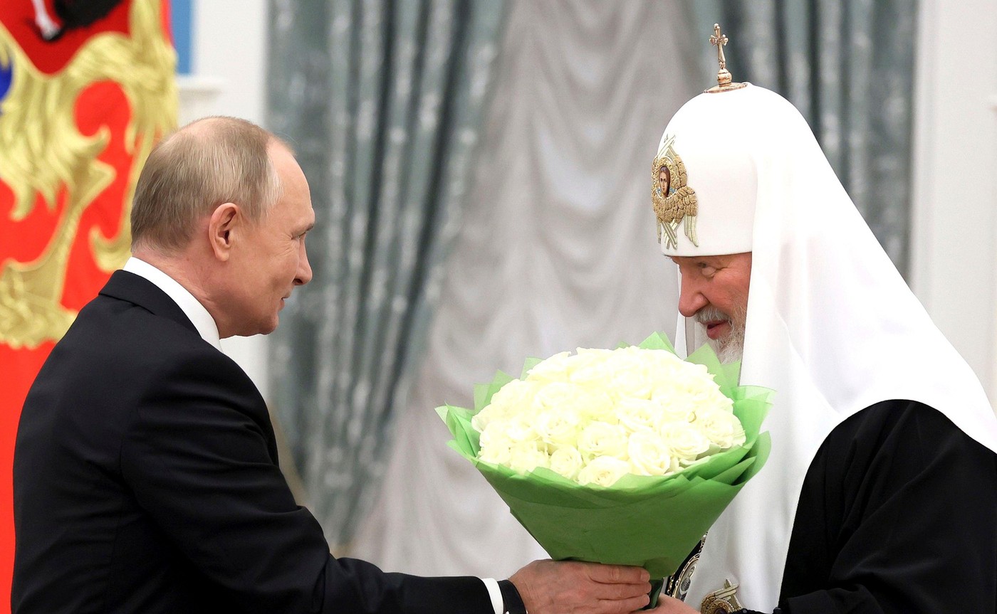 Rusia: Biserica Ortodoxă a fuzionat cu Statul. Patriarhul Kirill a rescris porunca „Să nu ucizi” cu sprijinul lui Putin