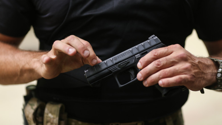 Beretta ar putea deschide o fabrică în România. Producătorul italian de arme negociază cu autoritățile române