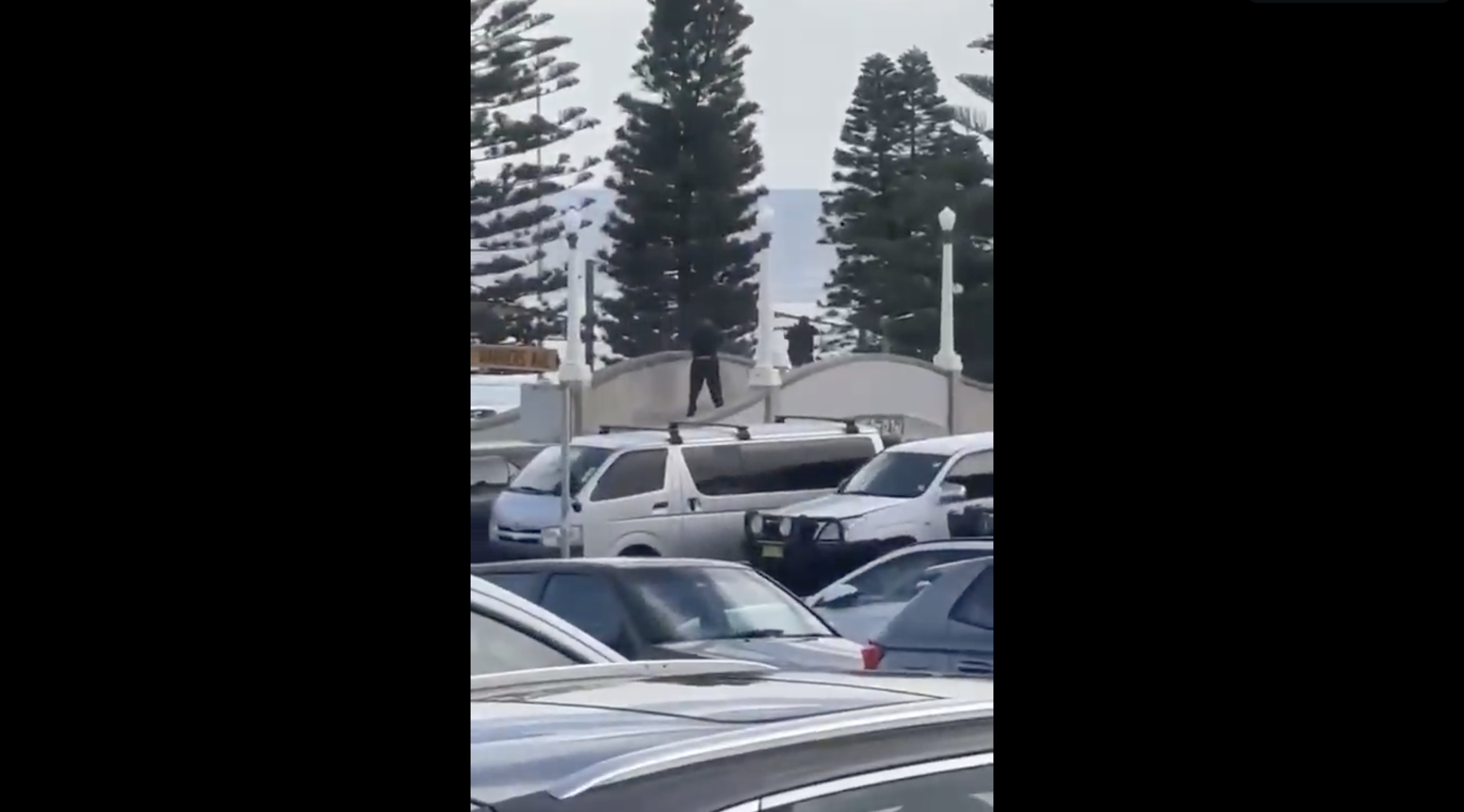 Incident armat pe o plajă celebră din Sydney: 12 focuri de armă trase, șase persoane transportate la spital