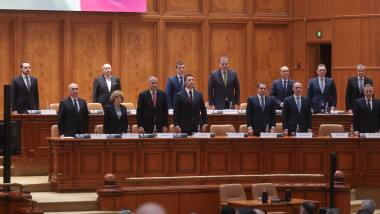 GUVERN MINISTRI BOLOJAN PARLAMENT MOTIUNE