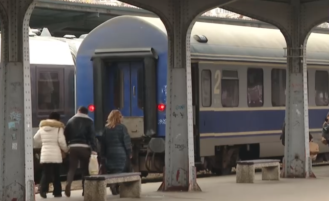 Prețurile biletelor de tren la toți operatorii feroviari s-au scumpit cu 10%. O călătorie de la București la Cluj costă 160 de lei