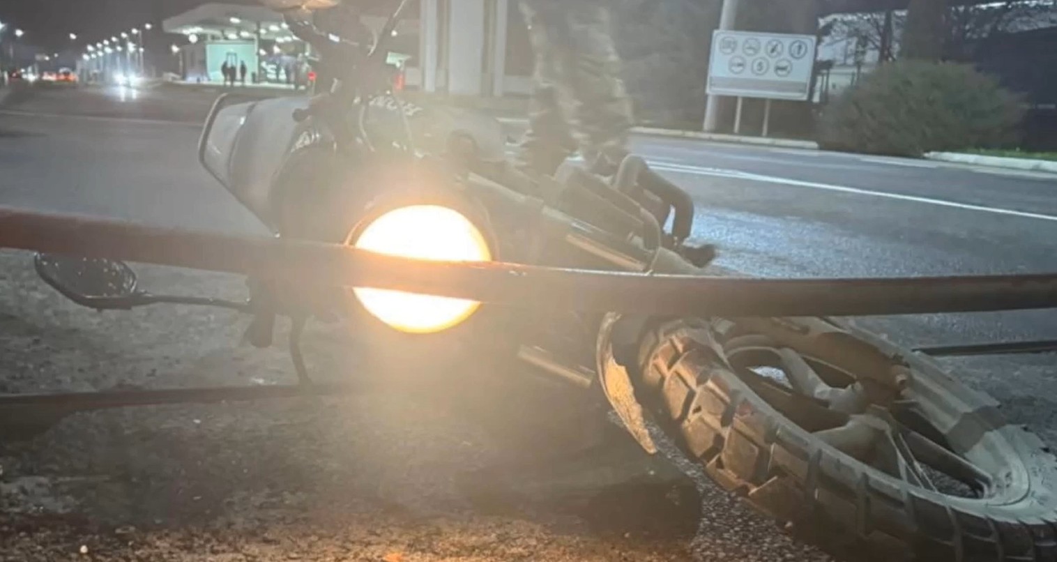 Momentul în care un ucrainean pe motocicletă forțează frontiera României, dar este oprit