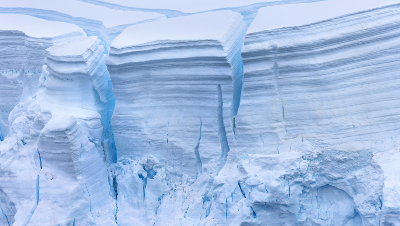 Schimbările climatice ar putea șterge până la 4.000 de ghețari pe an. Doar 9% ar mai supraviețui până în 2100 (studiu)