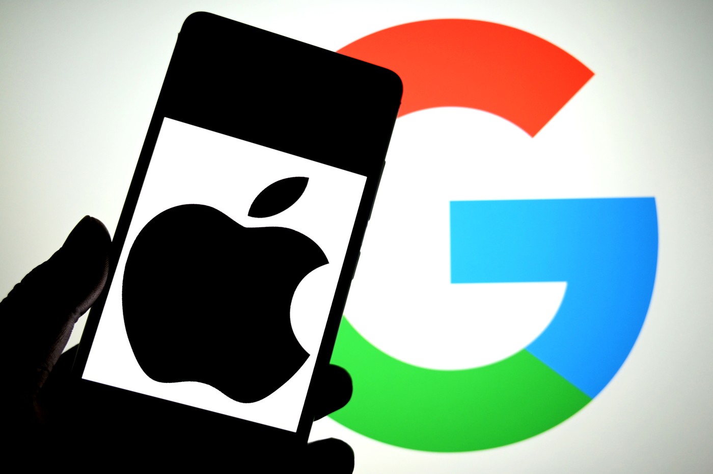 Marea Britanie va cere Apple și Google să blocheze nuditatea pe sistemele mobile de operare