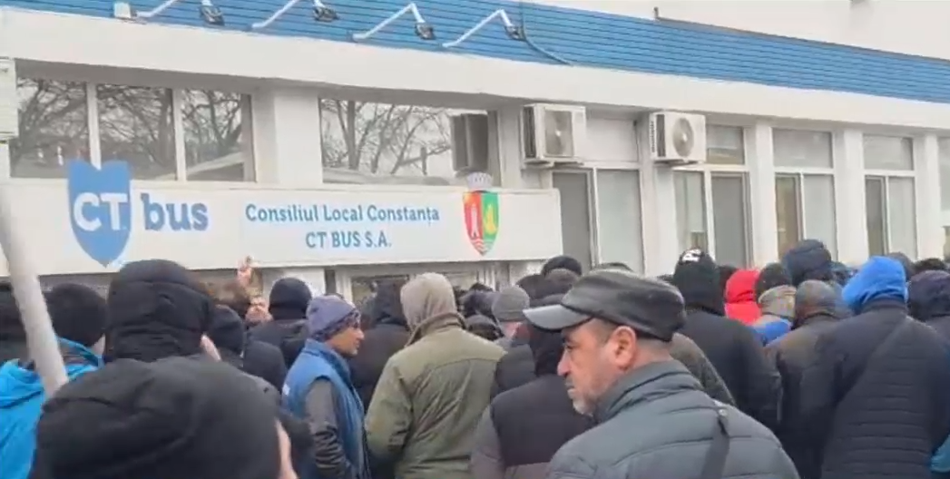 Protest spontan la Constanța: autobuzele CT Bus n-au ieșit pe traseu marți dimineața. Ce reclamă șoferii