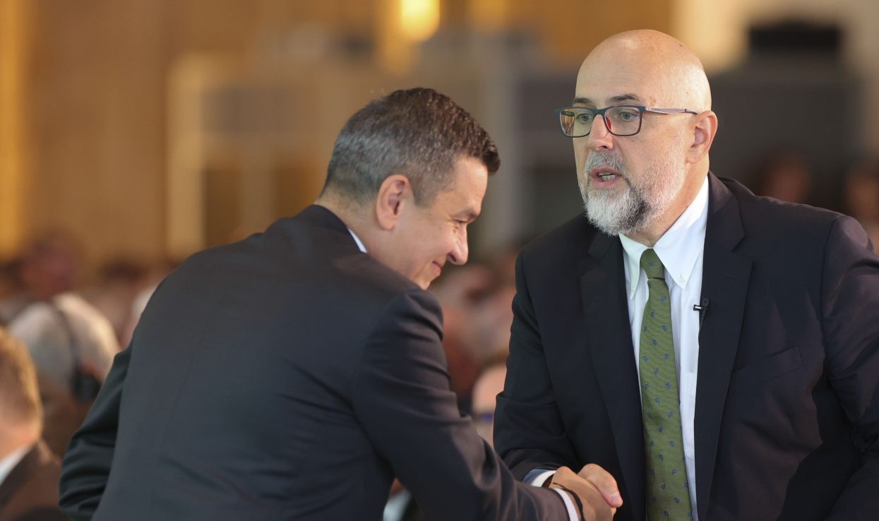 Tensiuni în Coaliție. Kelemen Hunor a discutat cu șeful PSD Sorin Grindeanu în biroul său din Parlament