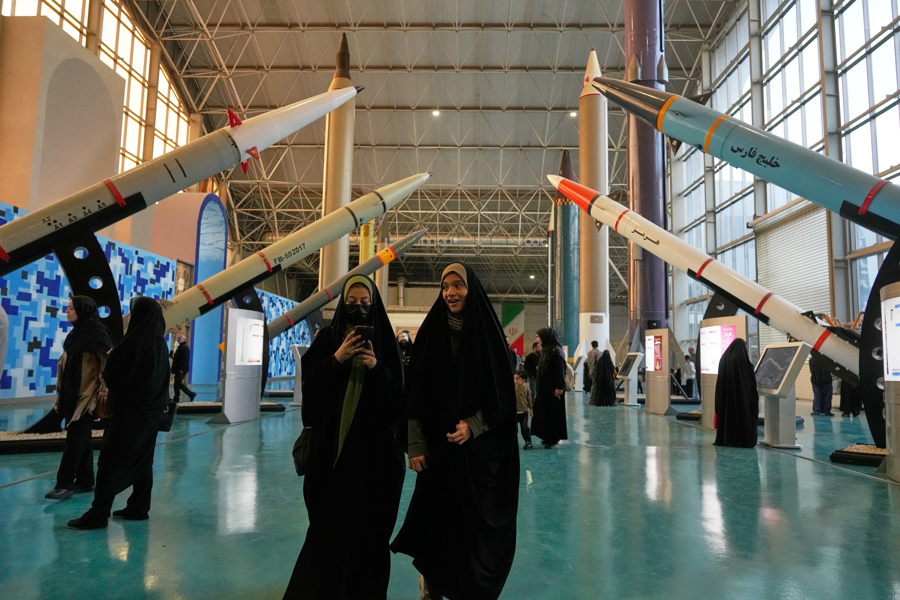 Exercițiu de imagine: Iranul și-a expus armele pentru popor. „Datorită acestor rachete, SUA și Israelul s-au închinat în fața noastră”