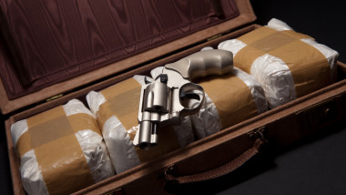 droguri in valiza pistol