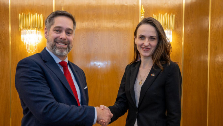 Christopher W. Smith și Oana Țoiu.