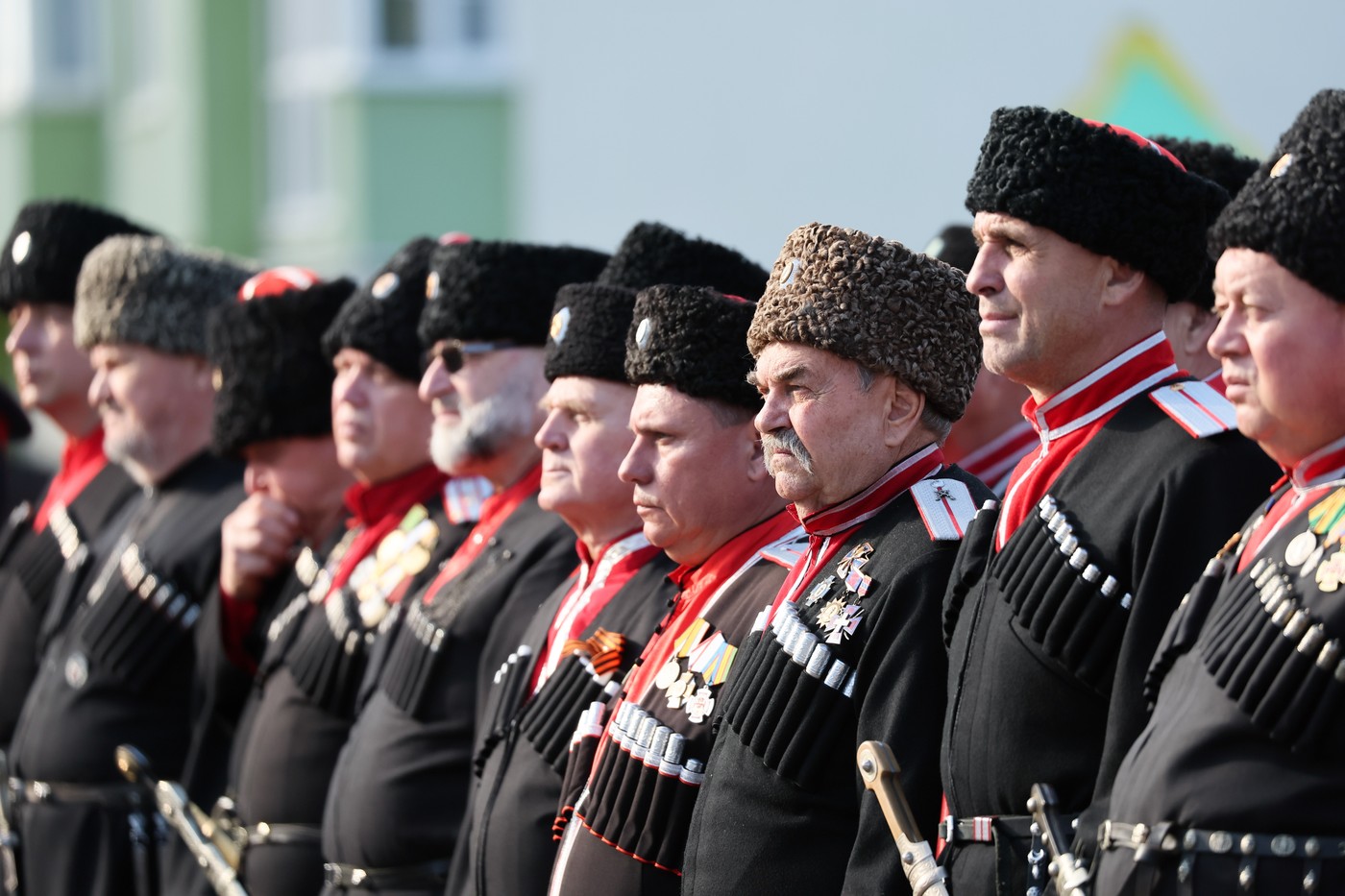 „Gardienii sufletului Rusiei”. Putin trimite cazacii pe frontul din Ucraina, pentru a lupta împotriva Occidentului „decadent”